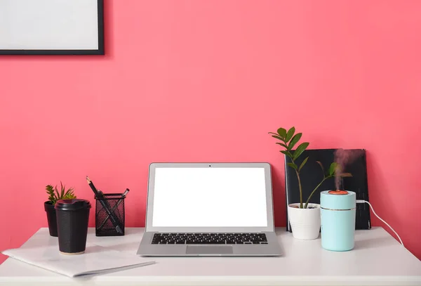 Modern Workplace Humidifier Color Wall — Stock Photo, Image