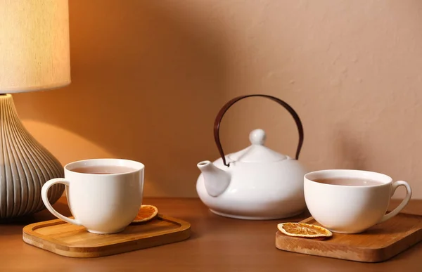 Cups Tasty Tea Pot Table Cafe — Stock Photo, Image