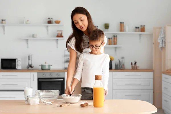Teenage Girl Her Little Brother Preparing Dough Kitchen — Stock Photo, Image