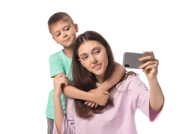 Menino Sua Irmã Mais Velha Com Telefone Celular Tirando Selfie — Fotografia de Stock