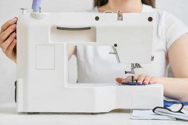 Woman Sewing Machine Making Reusable Cotton Pad Table Closeup — Stock Photo, Image