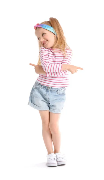 Nettes Kleines Mädchen Gestreiftem Langarm Das Auf Weißem Hintergrund Tanzt — Stockfoto