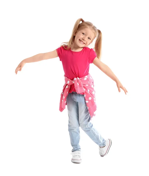 Симпатична Маленька Дівчинка Рожевій Футболці Танцює Білому Тлі — стокове фото