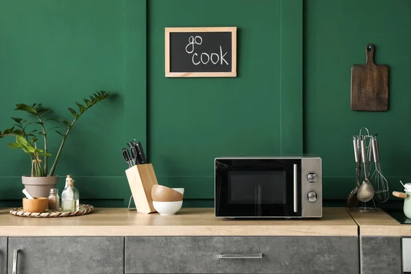 Interior Stylish Kitchen Green Wall — Stock Photo, Image