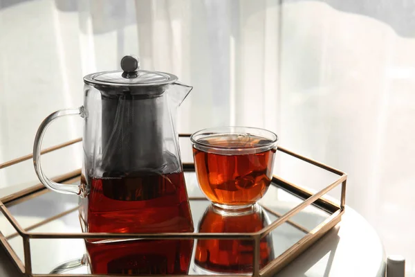 Стеклянная Чашка Вкусного Чая Чайника Столе Дома — стоковое фото