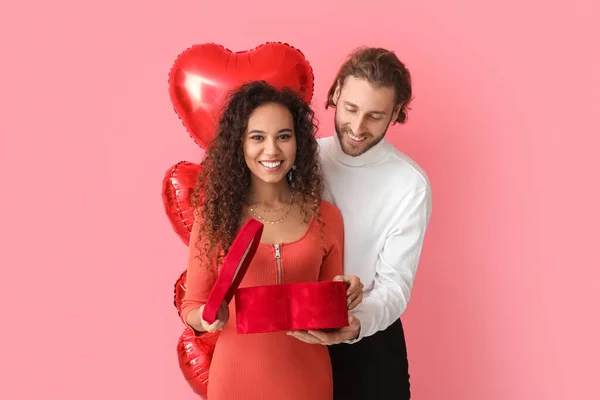 Happy Young Man Greeting His Girlfriend Valentine Day Color Background — Stock Photo, Image