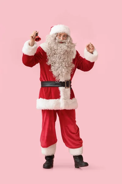 Feliz Santa Claus Con Campana Navidad Sobre Fondo Rosa —  Fotos de Stock