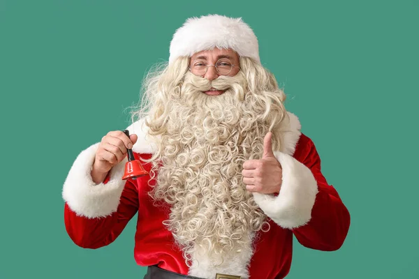 Santa Claus Con Campana Navidad Sobre Fondo Verde —  Fotos de Stock