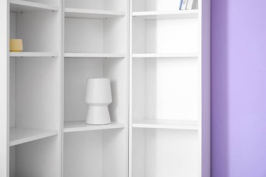 Modern raf ünitesi yakın renk duvar