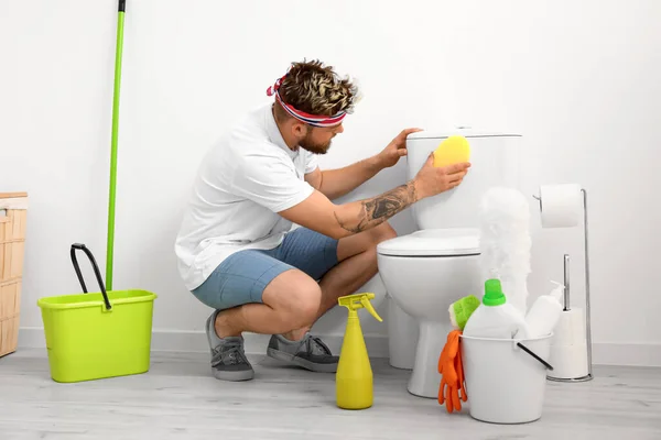 Young Man Sponge Cleaning Toilet Bathroom — Stock Photo, Image