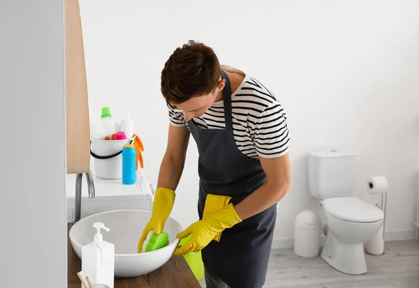 Handsome Man Cleaning Sink Sponge Bathroom — Stock Photo, Image