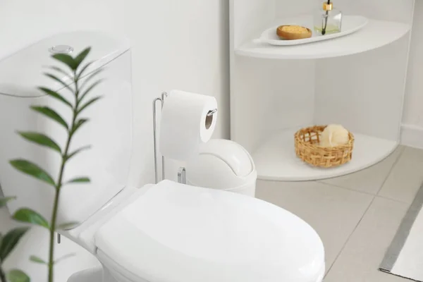 Interieur Der Stilvollen Modernen Toilette Mit Toilettenschüssel — Stockfoto