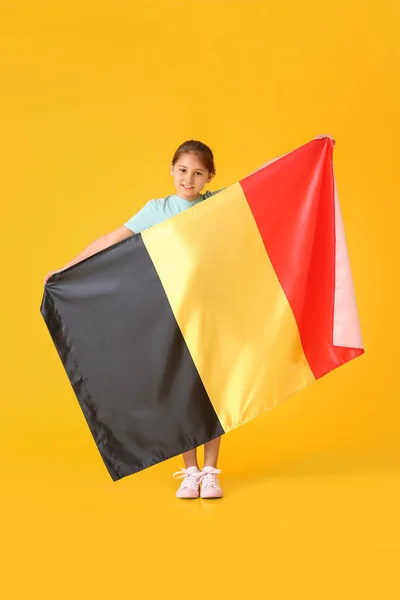Meisje Met Vlag Van België Kleur Achtergrond — Stockfoto