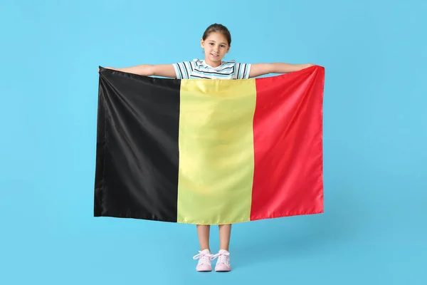 Маленькая Девочка Флагом Бельгии Цветном Фоне — стоковое фото