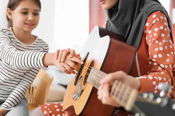 Private Muslim Music Teacher Giving Guitar Lesson Little Girl Home — Stockfoto