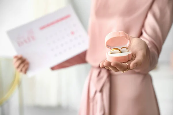 Female Wedding Planner Rings Office Closeup — Stock Photo, Image