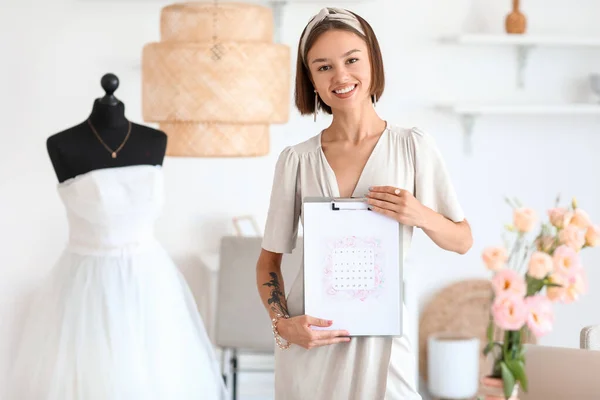 Female Wedding Planner Date Announcement Office — Stock Photo, Image