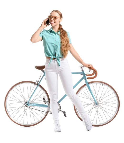Menina Bonita Adolescente Com Bicicleta Falando Por Telefone Celular Fundo — Fotografia de Stock