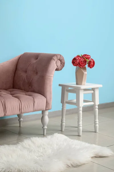 Pink Armchair Vase Flowers Stool Blue Wall — Stock Photo, Image