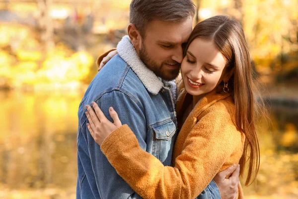 Loving Couple Hugging Autumn Park — 图库照片