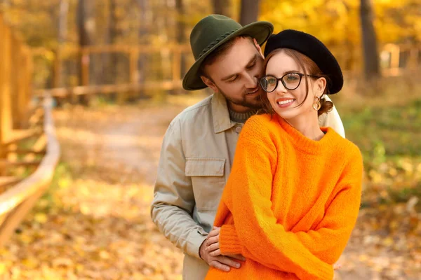 Fashionable Couple Beautiful Autumn Park — Stock Photo, Image