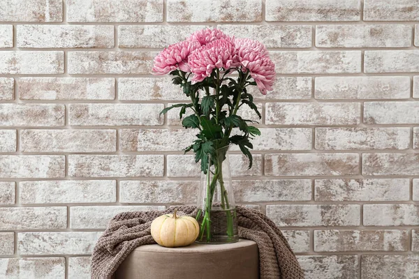 Vase Beautiful Chrysanthemum Flowers Pumpkin Table Brick Wall — Stock Photo, Image