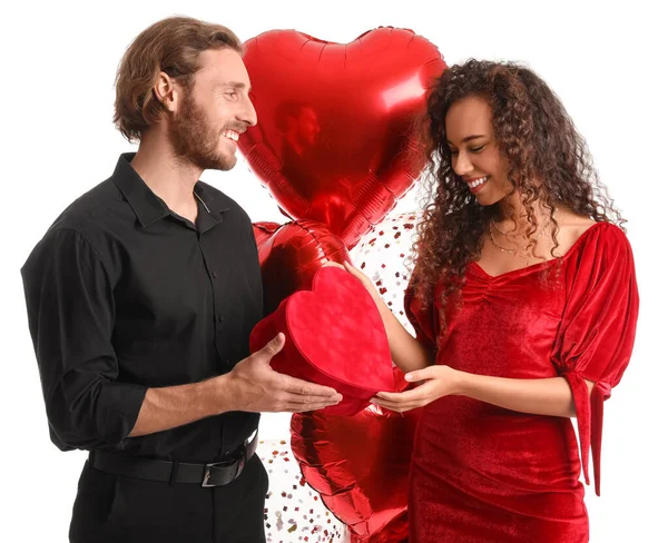Glücklicher Junger Mann Begrüßt Seine Freundin Valentinstag Vor Weißem Hintergrund — Stockfoto