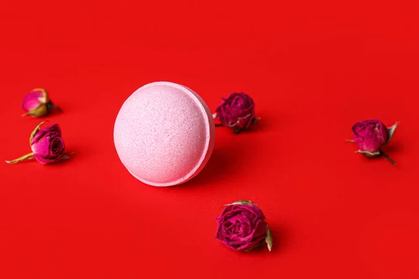 Bath Bomb Dried Rose Flowers Red Background — Stock Photo, Image