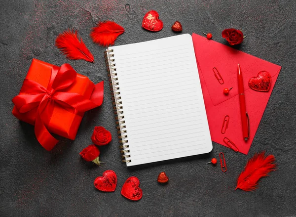 Romantic Composition Empty Notebook Gift Envelope Dark Background — Stock Photo, Image