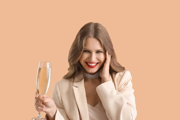 Beautiful Young Woman Champagne Color Background — Stock Photo, Image