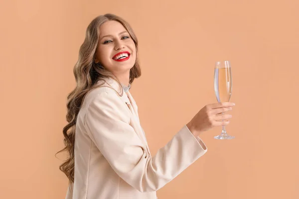 Beautiful Young Woman Champagne Color Background — Stock Photo, Image