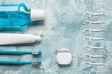 Kürdanlı diş ipi, fırça, yapıştırma ve durulama.