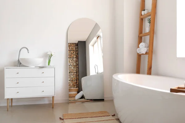 Intérieur Salle Bain Lumineuse Avec Miroir — Photo