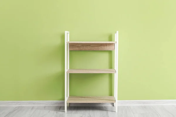 Lege Houten Planken Bij Groene Muur — Stockfoto