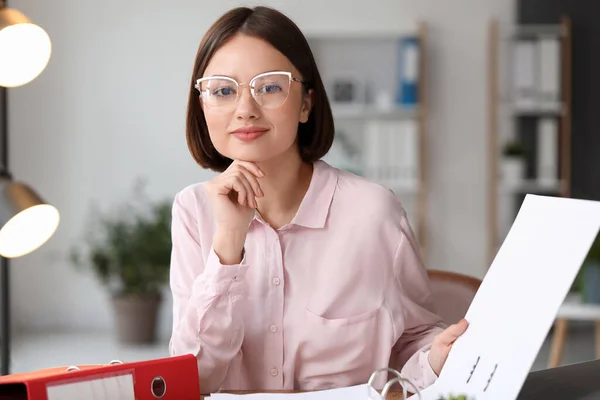 Young Woman Working Documents Office — Stock Photo, Image