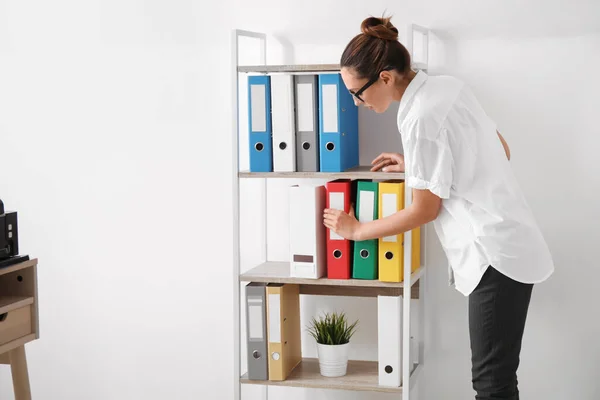 Young Woman Working Documents Office — Stock Photo, Image