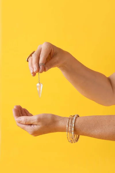 Hands Mature Woman Pendulum Color Background — Stock Photo, Image