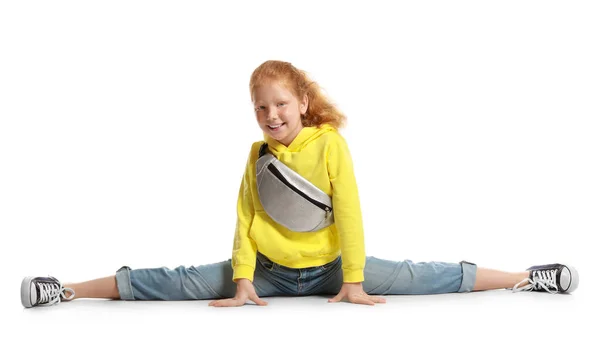 Pequeña Pelirroja Con Bolsa Culo Haciendo Splits Sobre Fondo Blanco — Foto de Stock