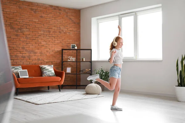 Little Redhead Girl Headphones Dancing Home — Stock Photo, Image
