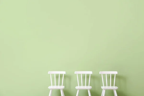 White Chairs Children Green Background — Stock Photo, Image