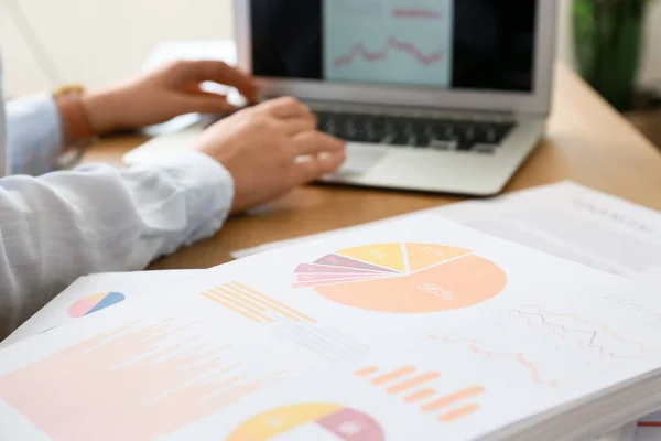 Stack Paper Sheets Diagrams Desk Office Closeup — Stock Photo, Image