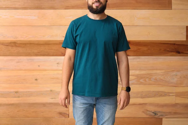 Bonito Homem Azul Shirt Fundo Madeira — Fotografia de Stock