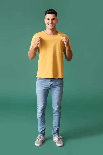 Όμορφος Νεαρός Άνδρας Κομψό Shirt Φόντο Χρώμα — Φωτογραφία Αρχείου