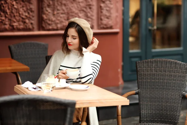 Beautiful Woman Plaid Drinking Coffee Street Cafe — Stock Photo, Image