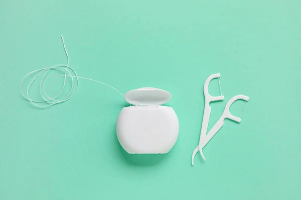 Dental Floss Toothpick Green Background — Stock Photo, Image