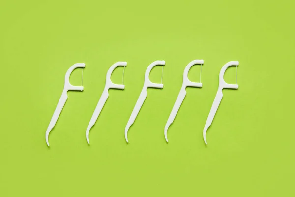 Floss Toothpicks Green Background — 图库照片