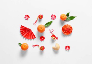 Beyaz arkaplanda Çince semboller