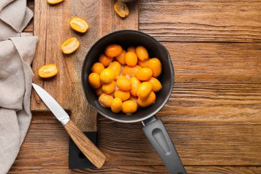 Masada lezzetli kumkat reçeli hazırlıyorum.