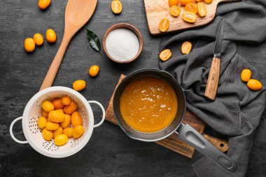 Masada lezzetli kumkat reçeli hazırlıyorum.