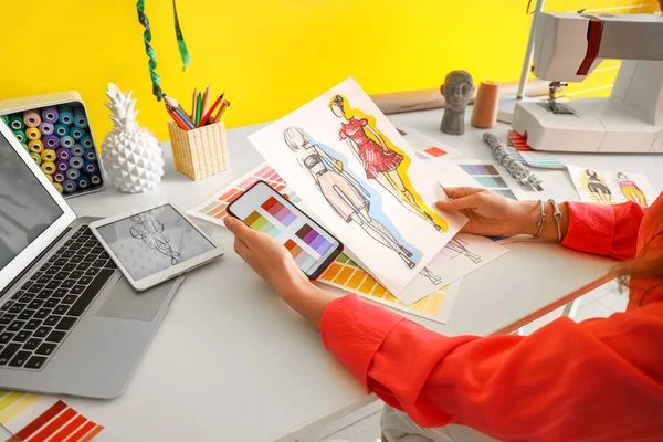 Young Female Clothes Stylist Working Studio — Stock Photo, Image